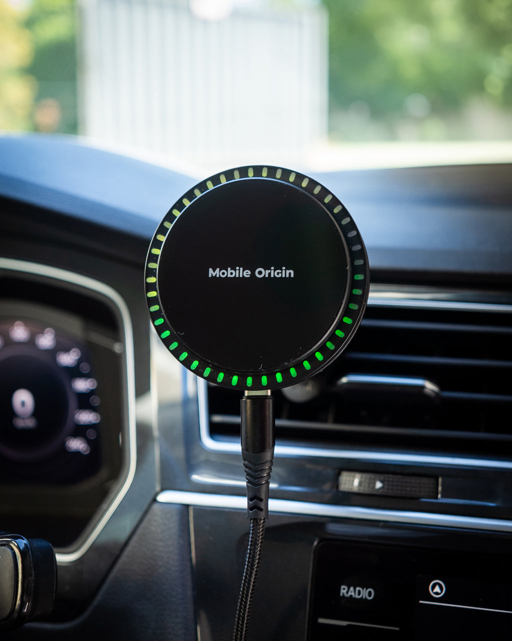 Wireless Car Vent Charger CA18, compatible with Apple Watch/iPhone MagSafe
