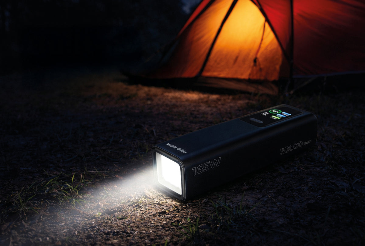 Powerbanka s displejem a svítilnou 2× USB-C + USB-A PB17, 30000mAh, 165W, Černá
