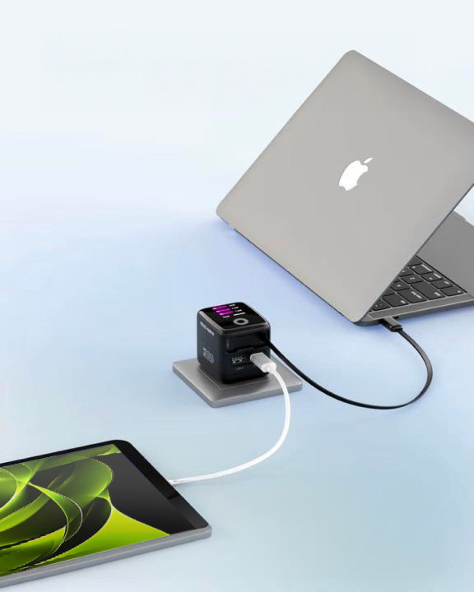 Síťová nabíječka GaN s displejem a samonavíjecím kabelem USB-C + USB-A PW3, 65W, 0,65 m, Černá