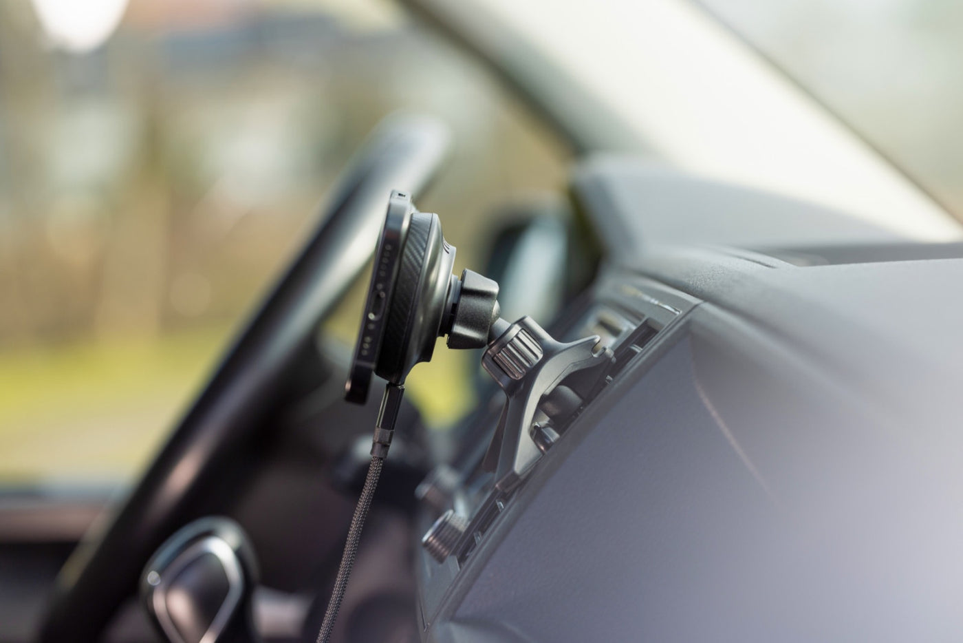 Bezdrátová nabíječka do autoventilace MagSafe s větráčkem CA15, Qi2 15W, Černá